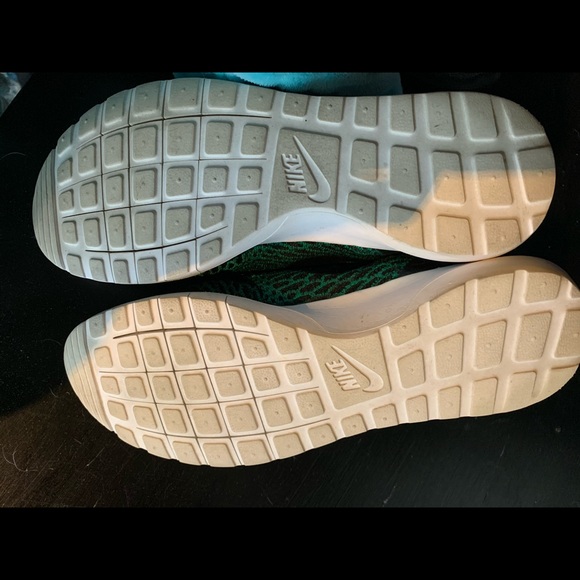 Nike Roshe, Mens 9.5, worn twice - Picture 3 of 4